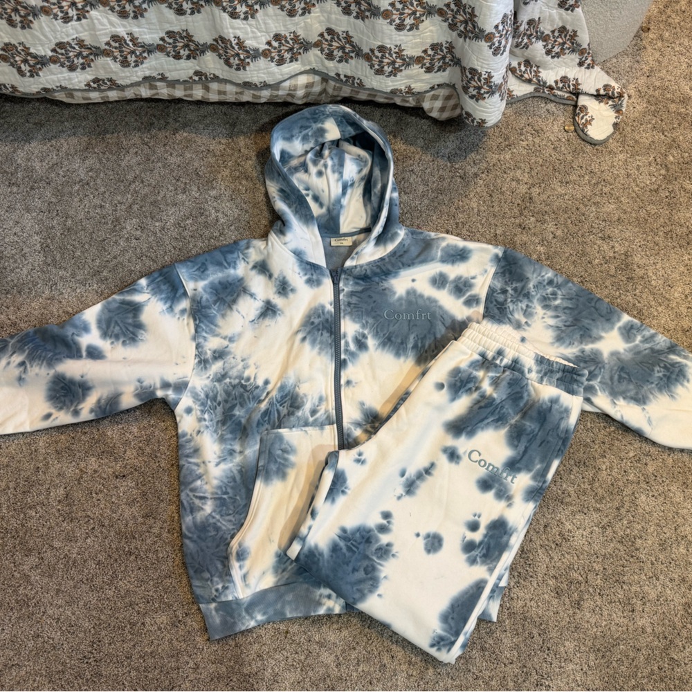 NEVER WORN COMFRT Minimalist Zip Up & Sweatpants